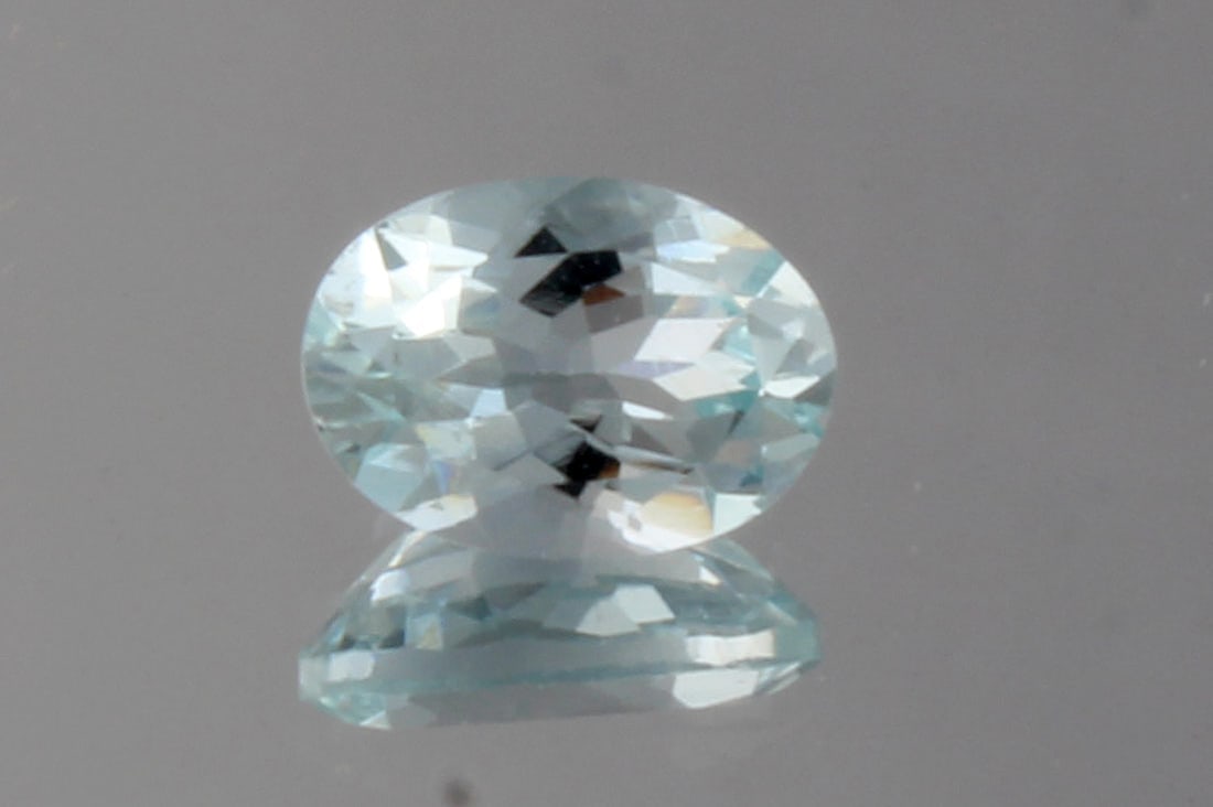 0.76 Cts Natural Aquamarine Oval Cut: No Reserve! Title:0.76 Cts Natural Aquamarine Oval Cut Additional Info:Gemstone: Aquamarine Origin: Africa Weight in carats : 0.76 Measurements: 7.15x5.10x3.57 mm Shape / Cut: Oval Cut Color : Light B