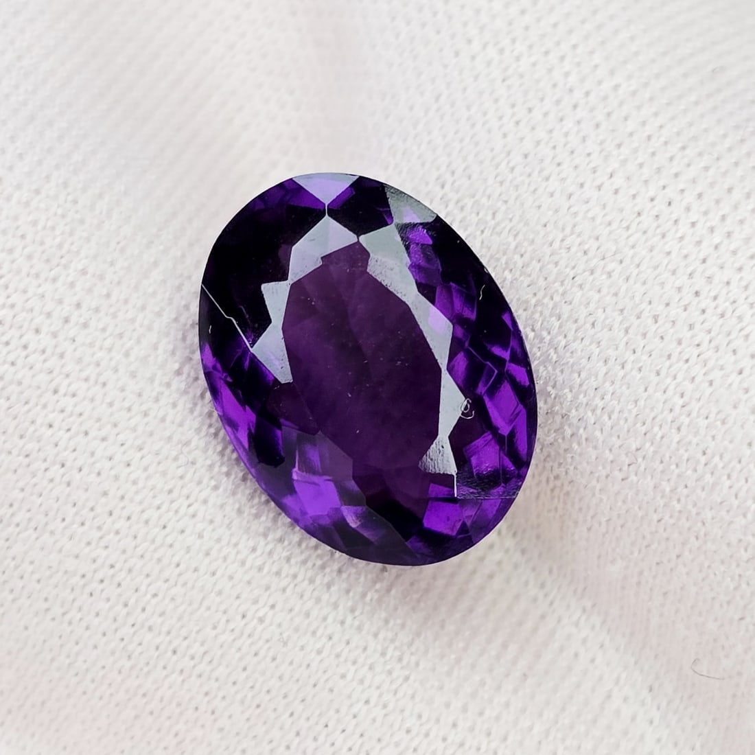 4.28 ct "Top Quality" Natural Deep Purple African Amethyst: Title:4.28 ct "Top Quality" Natural Deep Purple African Amethyst Description:Gemstones: Natural African Amethyst / Carat Weights: 4.28 ct / Size or Dimensions: 11.90 X 9.10 X 6.30 mm / Origin : Africa
