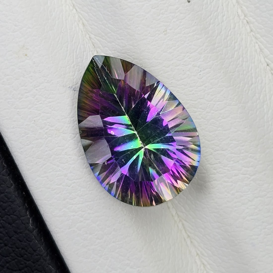 5.96 ct "Top Qulaity" Rainbow Mystic Quartz: Title:5.96 ct "Top Qulaity" Rainbow Mystic Quartz Description:Gemstones: Mystic Quartz / Carat Weights: 5.96 ct / Size or Dimensions: 14 X 9.90 X 6.70 mm / Treatment: Coated Materials &Techniques:Quar