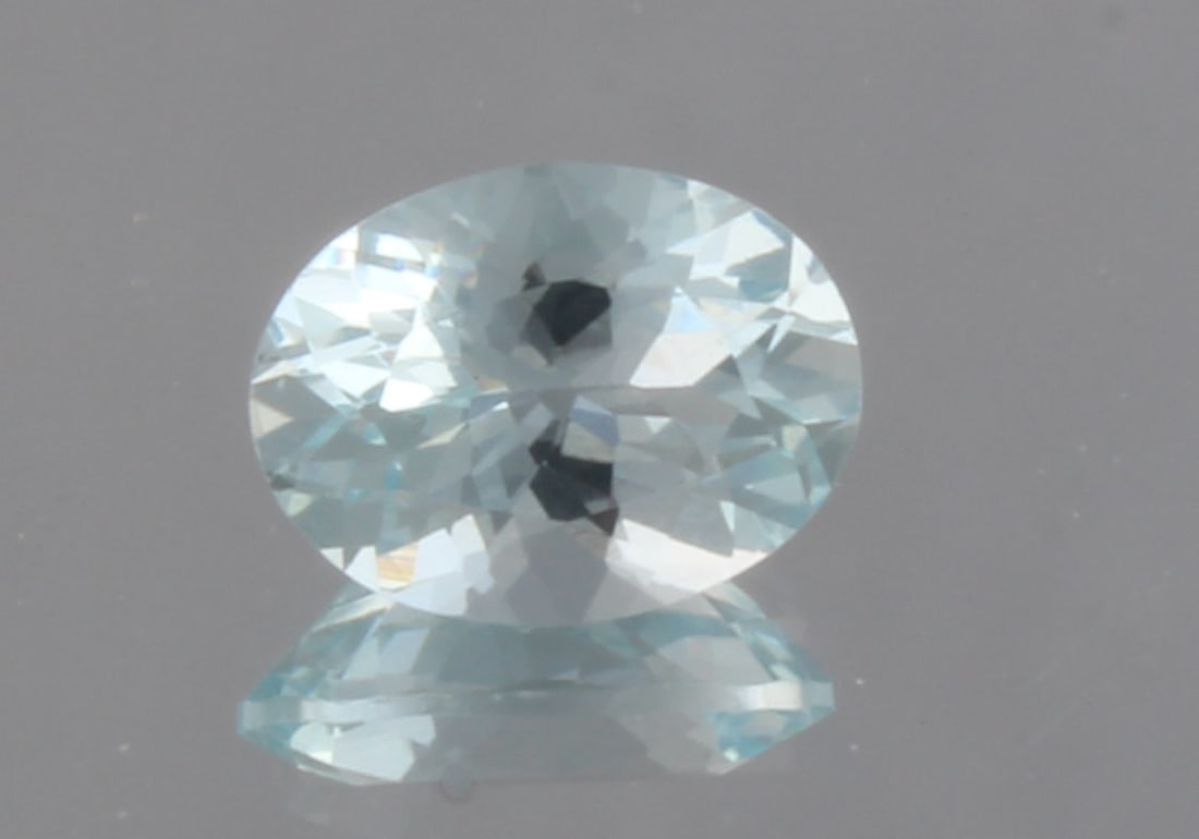 1.02 Cts Natural Aquamarine Oval Cut: No Reserve! Title:1.02 Cts Natural Aquamarine Oval Cut Additional Info:Gemstone: Aquamarine Origin: Africa Weight in carats : 1.02 Measurements: 7.92x5.98x4.18mm Shape / Cut: Oval Cut Color : Light Bl