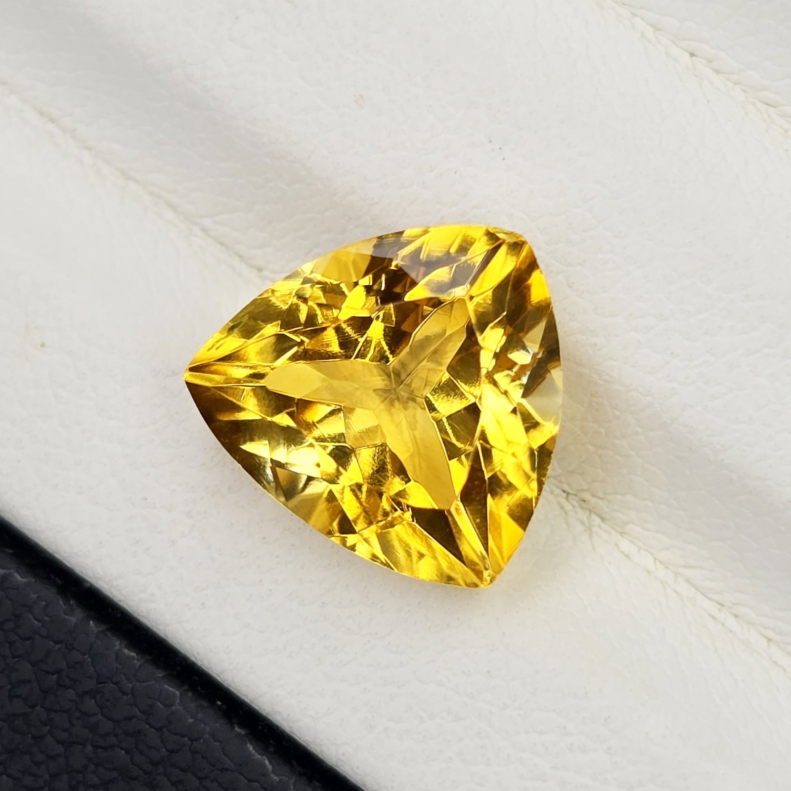 4.43 Ct "AAA Grade" Natural Citrine: Title:4.43 Ct "AAA Grade" Natural Citrine Description:Gemstones: Natural Citrine / Carat Weights: 4.43 Ct / Size or Dimensions: 11.20 X 9.10 X 6.60 mm Materials &Techniques:Citrine Reserve: $15.00 Shi