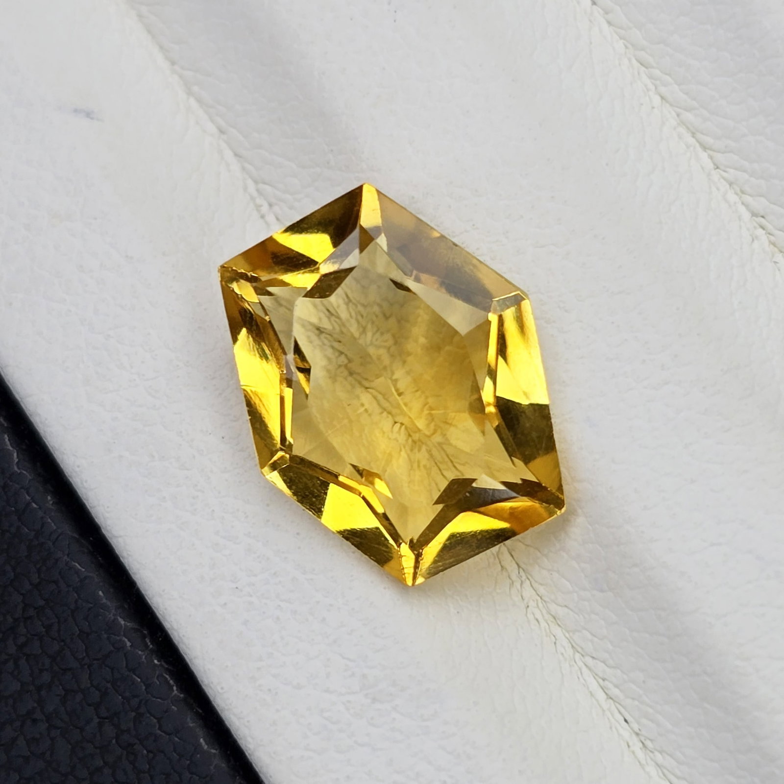 4.30 Ct "AAA Grade" Natural Citrine: Title:4.30 Ct "AAA Grade" Natural Citrine Description:Gemstones: Natural Citrine / Carat Weights: 4.30 Ct / Size or Dimensions: 12.40 X 10.50 X 5.70 mm Materials &Techniques:Citrine Reserve: $15.00 Sh