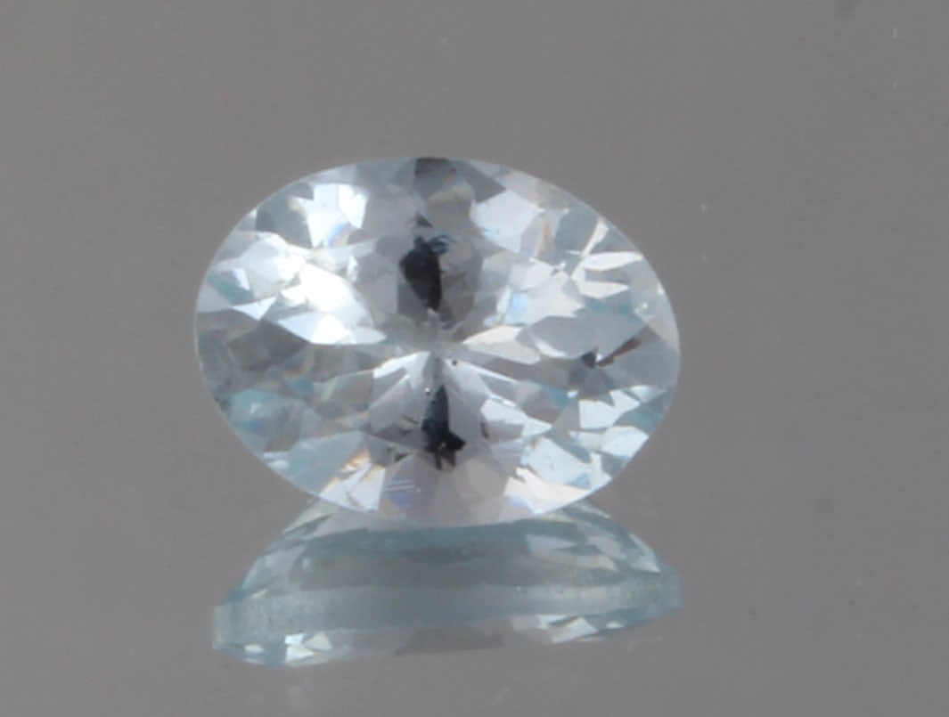 1.35 Cts Natural Aquamarine Oval Cut: No Reserve! Title:1.35 Cts Natural Aquamarine Oval Cut Additional Info:Gemstone: Aquamarine Origin: Africa Weight in carats : 1.35 Measurements: 7.91x5.97x4.00 mm Shape / Cut: Oval Cut Color : Light B