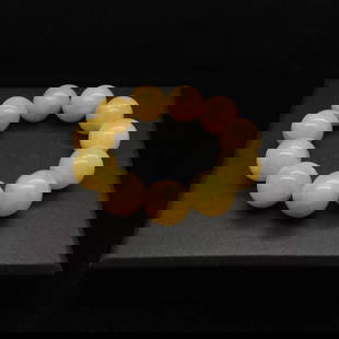 Alluring Vintage Amber Bracelet made from Round Amber beads: Title: Alluring Vintage Amber Bracelet made from Round Amber beads Metal:None Gemstone: Amber Weight :41.8 g Size:Bead size: 18.86 mm Bead size: 0.743 inches Made of:(Reconstituted Amber or Whole Ston