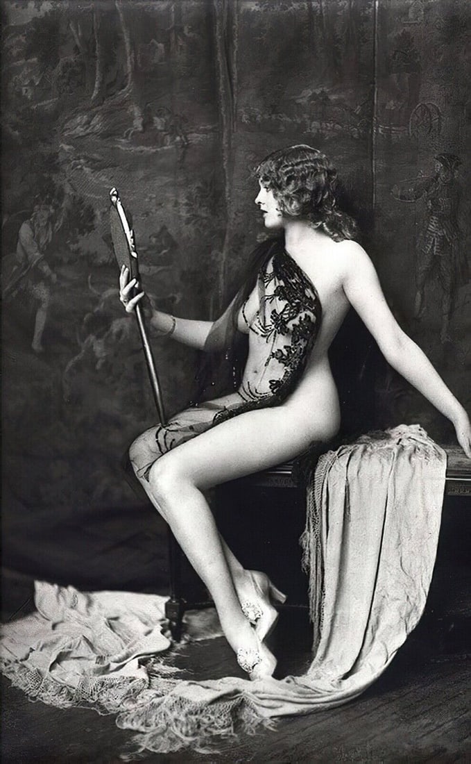 Zeigfield Girl, Miss Gladys Glad, photographed by Alfred Cheney Johnston: Title: Zeigfield Girl, Miss Gladys Glad, photographed by Alfred Cheney Johnston Artist/Source: Alfred Cheney Johnston Original Date: 1927 Dimensions: 8X10 Description: || UNITED STATES SHIPPING ONLY! 
