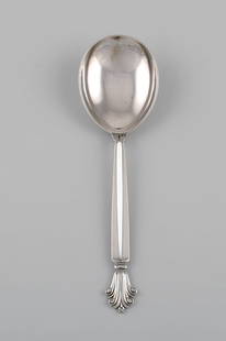 Georg Jensen Acanthus serving spoon in sterling silver.: Title:Georg Jensen Acanthus serving spoon in sterling silver. Description:Georg Jensen Acanthus serving spoon in sterling silver. Length: 20.5 cm. In excellent condition. Stamped. Our skilled Georg Je