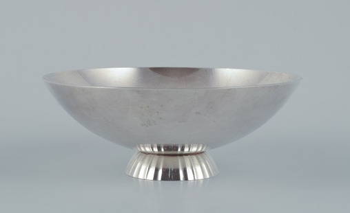 Modern Georg Jensen bowl in sterling silver.: Title:Modern Georg Jensen bowl in sterling silver. Description:Modern Georg Jensen bowl in sterling silver. Designed by Sigvard Bernadotte (1907-2002). Design number 823. Produced in the period 1945-1