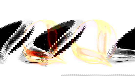 Flaming Black Onyx Retro Mod Earrings 14kt 25475: Title Flaming Black Onyx Retro Mod Earrings 14kt 25475 $400.00 PRODUCT DESCRIPTION Circular Black Onyx & Gold earrings 15mm diameter 14kt yellow gold 7.7 grams Reserve: $320.00 Ship