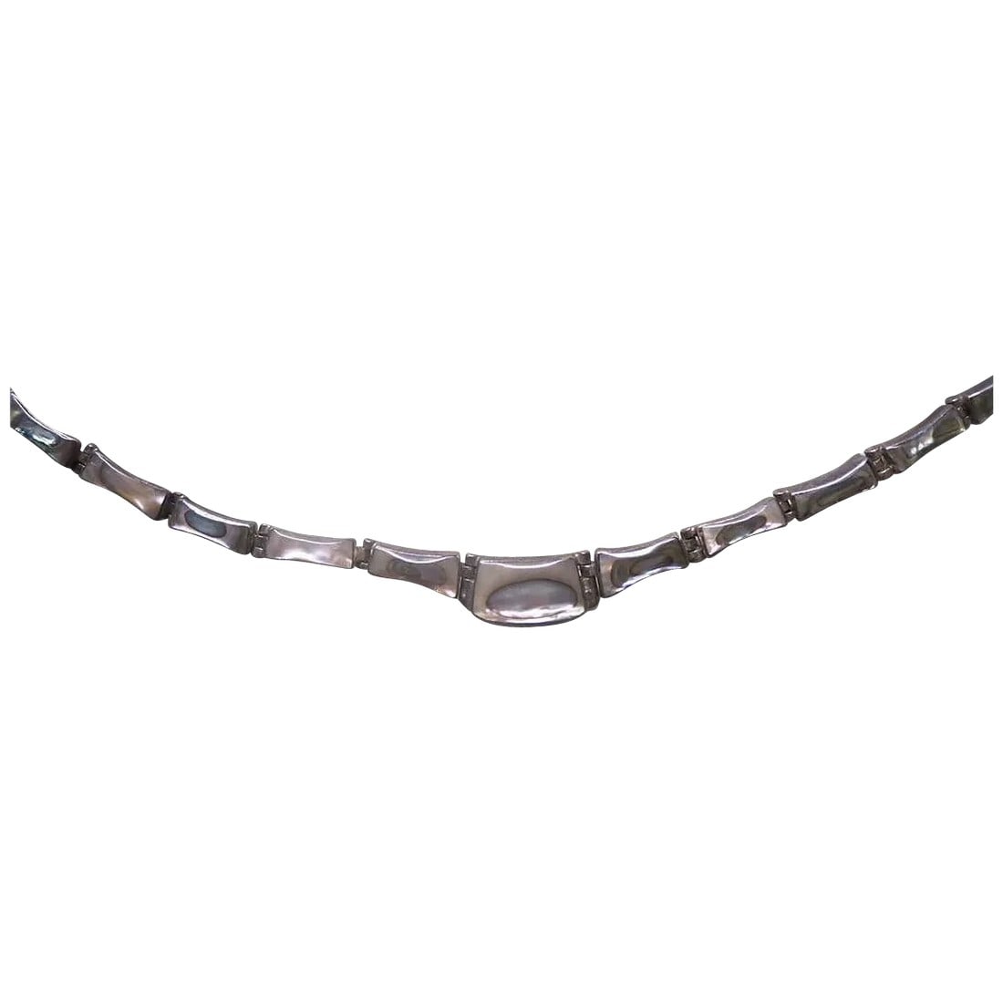vintage mexico .950 Silver mother pearl necklace: vintage mexico .950 Silver mother pearl necklace gorgeous 15" Shipping: Domestic: Flat-rate of $10.00 to anywhere within the contiguous U.S. International: Foreign shipping rates are determined by des