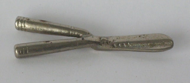Antique cast iron hedge trimmer paper weight.
