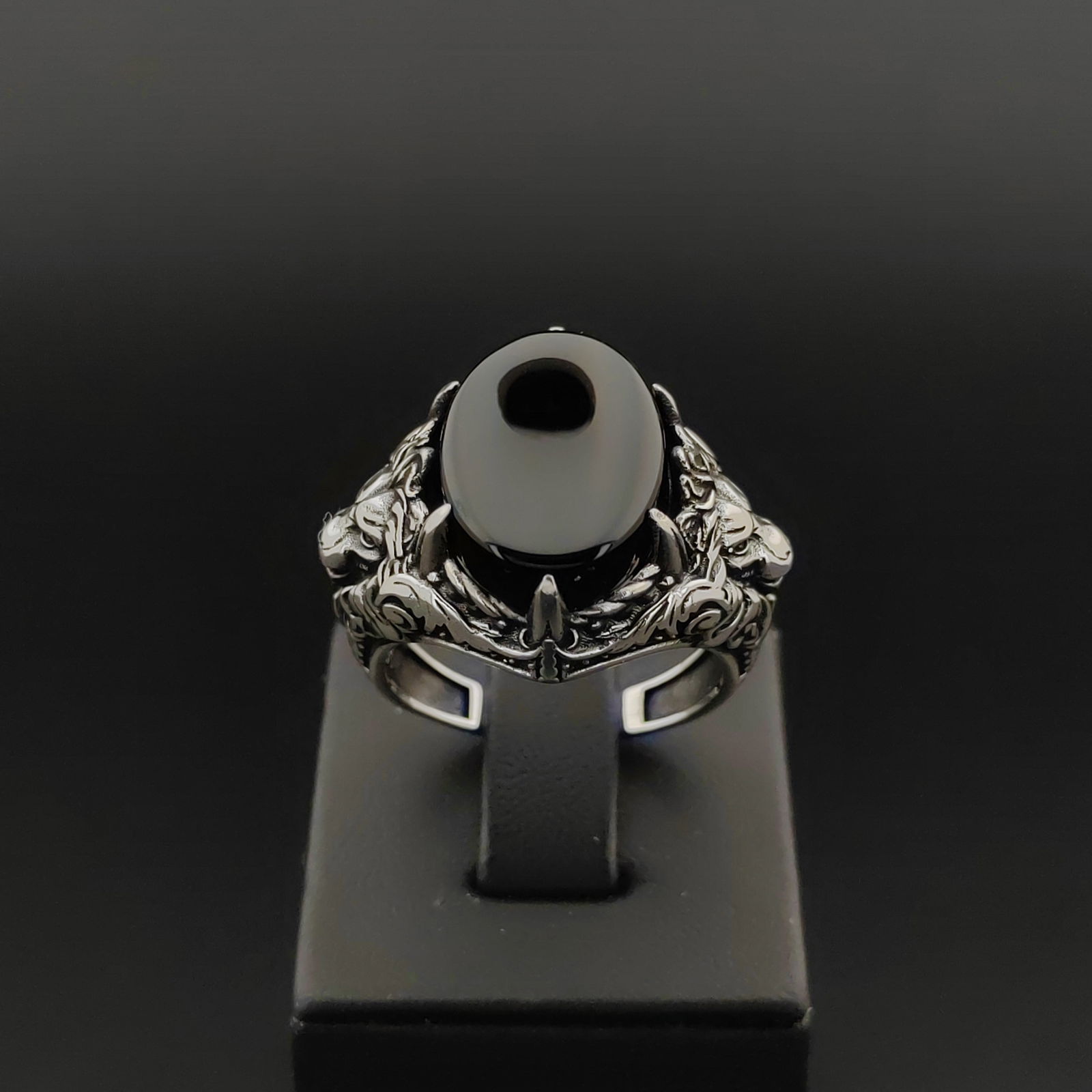 925 Sterling Silver Lion Ring with Black Onyx (1 of 8)