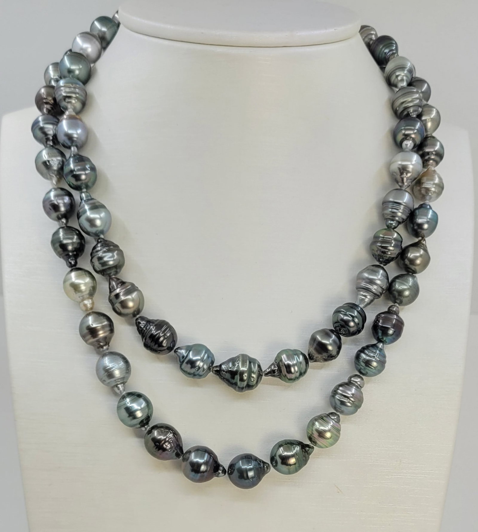 Necklace Double 2 row Bright 8.5x11.7mm Multi Tahitian pearls: Title: Necklace Double 2 row Bright 8.5x11.7mm Multi Tahitian pearls Description: Certified Tahitian Pearls , ALGT number 82873836. Grown in the black-lipped Pinctada margaritifera oyster in the tropi