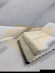 Vintage English Style Sofa by Barbara Barry Oval Collections For Henredon: Vintage from before 2000 Materials: wood, fabric Overall width: 84 inches Overall height: 33 inches Overall depth: 41 inches Seat height: 19.5 inches Seat depth: 28 inches Vintage English Style Sofa b