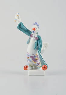 Peter Strang (b.1936) for Meissen. Figure in hand-painted porcelain. Conductor from the clown: Peter Strang (b.1936) for Meissen. Figure in hand-painted porcelain. Conductor from the clown orchestra. Model No. 60650. Late 1900s. Measurements: H 9.0 cm. x D 5.5 cm. including arms. In good condit