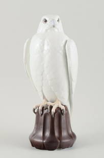Large falcon, porcelain figure, B&G model no. 1531. 1920/30s.: Large falcon, porcelain figure, Dahl Jensen for B&G model no. 1531. 1920/30s. H 37.0 cm. x D 16.0 cm. In excellent condition. Second factory quality for no obvious reason. Reserve: $1,540.00 Shipping: