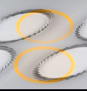 Royal Copenhagen service no. 607. Two oval porcelain dishes. Gold border with foliage. Model number: Royal Copenhagen service no. 607. Two oval porcelain dishes. Gold border with foliage. Model number 607/9499. Dated 1944. Measures: 22 x 13.5 x 2.2 cm. In excellent condition. Stamped. 1st factory qua
