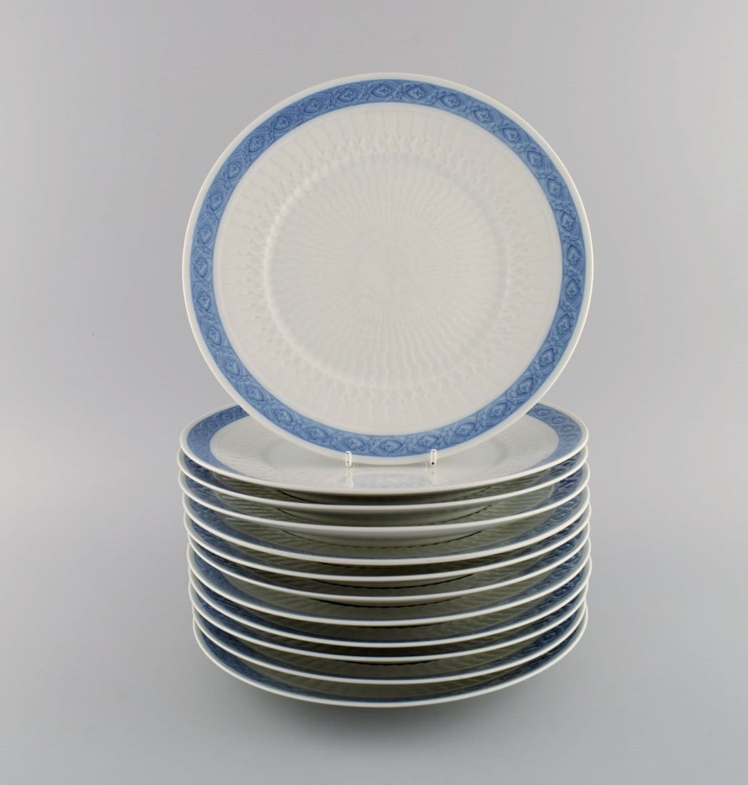 Twelve Royal Copenhagen Blue Fan dinner plates. 1960s / 70s. Model number 1212/11519. Designed by: Twelve Royal Copenhagen Blue Fan dinner plates. 1960s / 70s. Model number 1212/11519. Designed by Arnold Krog in 1909. Diameter: 25.5 cm. In excellent condition. Stamped. 1st factory quality. Reserve: