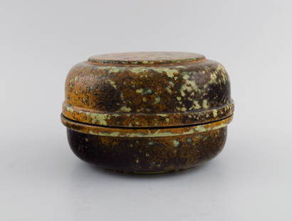 Hans Hedberg (1917-2007), Sweden. Unique lidded jar in glazed ceramics from Hedberg's own workshop: Hans Hedberg (1917-2007), Sweden. Unique lidded jar in glazed ceramics from Hedberg's own workshop in Biot, Southern France. Beautiful speckled glaze in orange and light earth tones. 1980s. Measures: