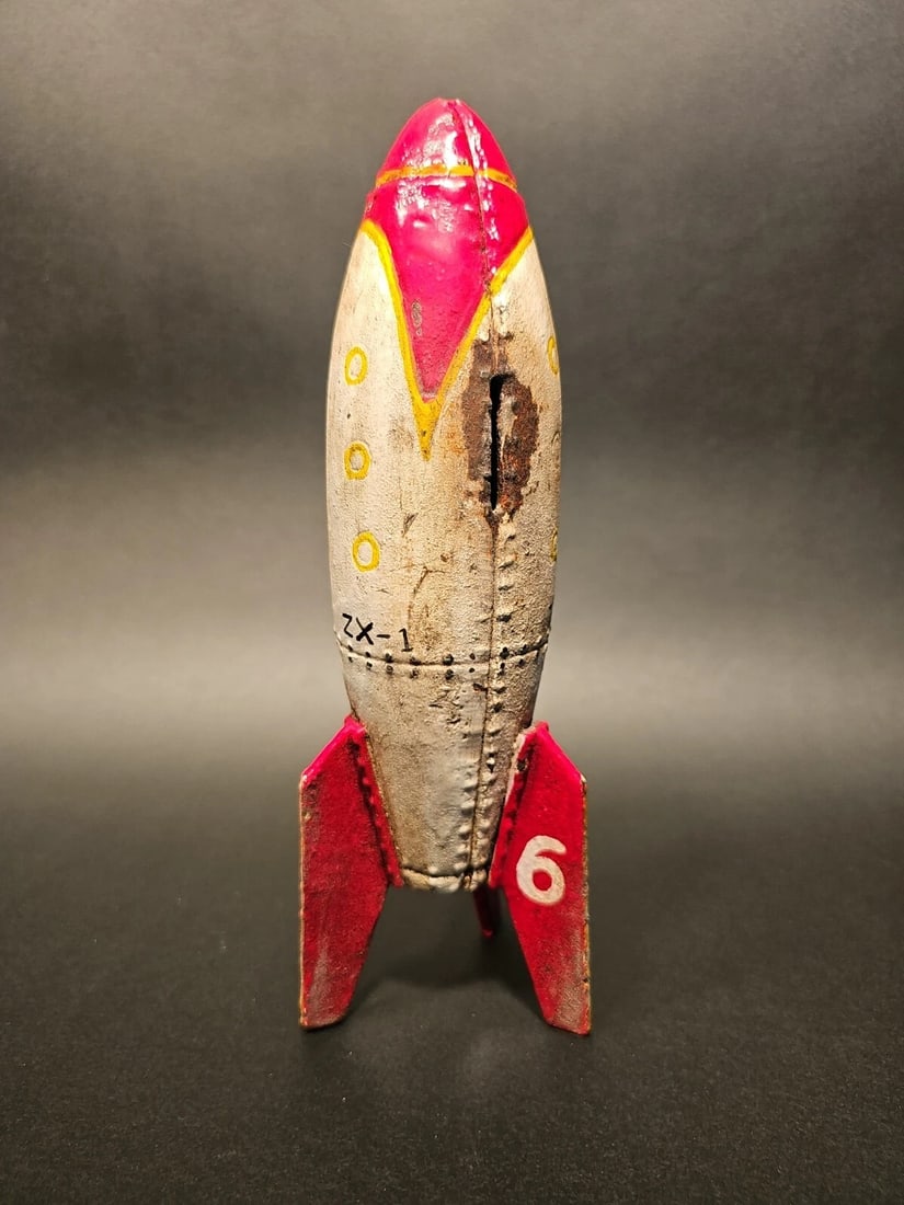 Cast Iron Rocket Coin Bank: 9" Tall x 3" wide Wonderful cast iron reproduction antique coin bank. As you can see this coin bank looks like an original! See the images for the best details. Such a neat collectible! Reserve: $45.0