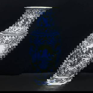 Large Blue-and-White 'Landscape' Vase in Qianlong Period,  Qing Dynasty Style: Title: Large Blue-and-White 'Landscape' Vase in Qianlong Period, Qing Dynasty Style Description:Detailed conditions of the products are presented in the pictures. Please feel free to contact the selle