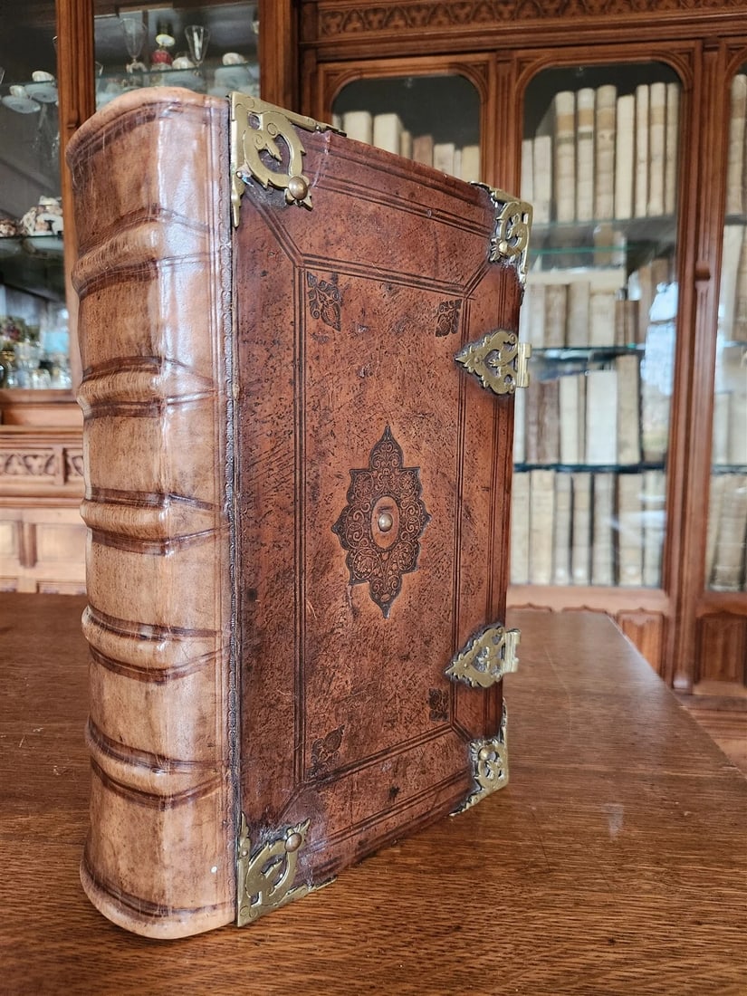 1738 BIBLE DUTCH BIBLIA MASSIVE FOLIO ILLUSTRATED antique: BIBLE OLD and NEW TESTAMENT BIBLIA, Dat is, de gantsche Heylige Schrifture, [...]. Door last der Hoogh-Mog. Heerenveen Staten General ... Te Dordrecht, by Hendrick en Jacob Keur; 1738 (Biblia that is