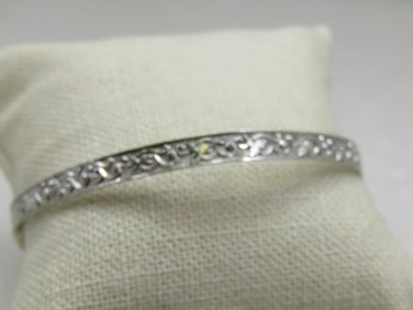 Vintage Sterling Ridged Bangle Bracelet, 4.55mm, Signed Jewelars. Weight is appx. 9.78 gr. Signed