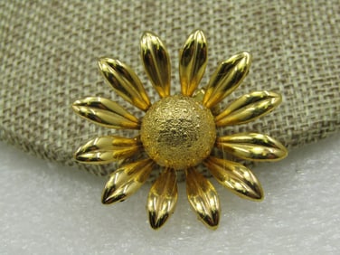 Vintage Sunflower Brooch, 1960's-1970's, 1.5"