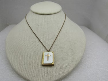 Vintage 12kt G.F. MOP Cross Locket Necklace, 20", 1940's-1950's. 20" Twisted rop chain that is appx.