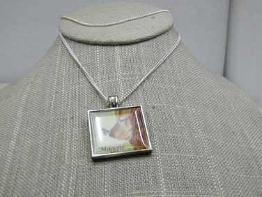 Maggie Gold Retriever Necklace, 20"