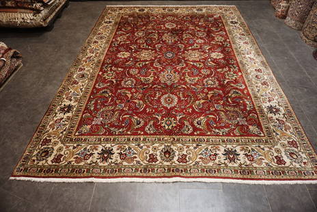 Signed Persian Tabriz Rug – Hand-Knotted Masterpiece: Title: Signed Persian Tabriz Rug &#8211; Hand-Knotted Masterpiece Origin:Signed Persian Tabriz Rug &#8211; Hand-Knotted MasterpieceFor sale is an exquisite, hand-knotted Persian Tabriz rug, signed by