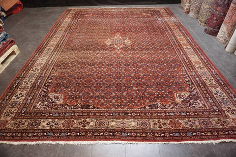 Antique Persian Bidjar Rug – Character and History for Your Home: Title: Antique Persian Bidjar Rug &#8211; Character and History for Your Home Origin:Antique Persian Bidjar Rug &#8211; Character and History for Your HomeDiscover the unique charm of this authentic a