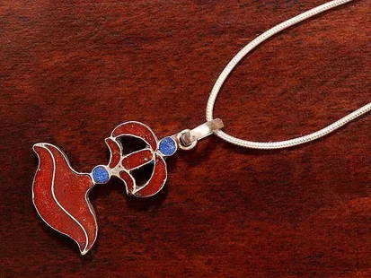 Sterling Silver Dorje Pendant from Nepal: Title:Sterling Silver Dorje Pendant from Nepal Description:Specifications LCP03 Sterling Silver Dimensions: 1 INCH HEIGHT x 0.7 INCH WIDTH Weight: 1.70 kg Reserve: $31.50 Shipping: Dom