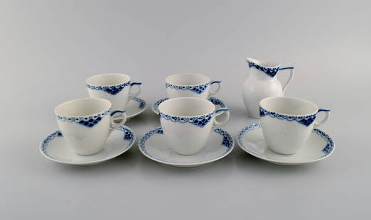 Royal Copenhagen blue painted Princess. Set of five coffee cups with saucers along with creamer in: Royal Copenhagen blue painted Princess. Set of five coffee cups with saucers along with creamer in porcelain. Model Number 756. 1st factory quality. In perfect condition. The cup measures: 7,5 x 6,5 c
