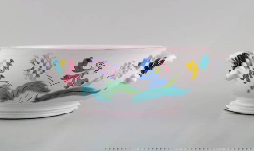 Stig Lindberg for Gustavsberg Studio Hand. Bowl with handles in glazed faience with hand-painted: Stig Lindberg for Gustavsberg Studio Hand. Bowl with handles in glazed faience with hand-painted flowers. 1940s.Measures:
