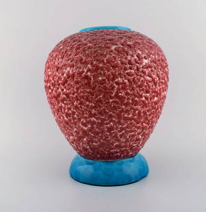 Paul Milet (1870-1930) for Sevres, France. Large art deco vase in glazed ceramics. Fantastic glaze: Paul Milet (1870-1930) for Sevres, France. Large art deco vase in glazed ceramics. Fantastic glaze in shades of blue and red. 1920s. Measures: 28.5 x 24 cm. In excellent condition. Stamped. Reserve: