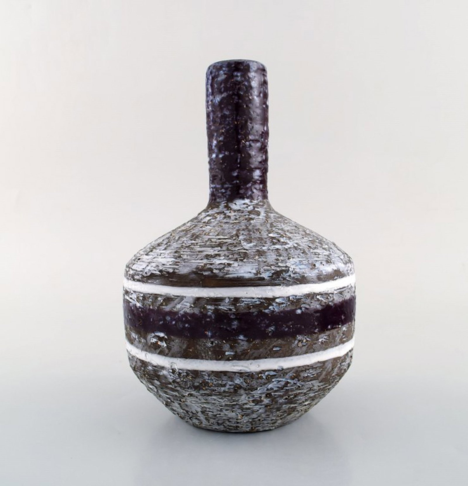 Upsala-Ekeby, Sweden. vase with narrow neck in glazed ceramics. 1960's.: Upsala-Ekeby, Sweden. vase with narrow neck in glazed ceramics. 1960's. In very good condition. Measures: 19 x 13 cm. Stamped. Reserve: $189.00 Shipping: Domestic: Shipping rates are determined by de