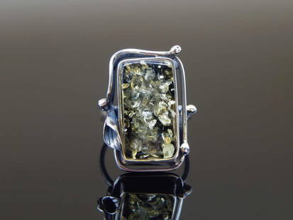 Handmade Natural Baltic Green Amber Lilly Ring in 925 Sterling Silver: Title: Handmade Natural Baltic Green Amber Lilly Ring in 925 Sterling Silver Description:Handmade Natural Baltic Green Amber Lilly Ring in 925 Sterling SilverIndulge in luxury with our Natural Baltic