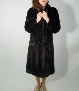 MAHOGANY SAGA MINK FUR COAT EU: L ; US: 16: Title: MAHOGANY SAGA MINK FUR COAT EU: L ; US: 16 Size/Dimensions: Approximate size- EU: L; US: 16 : Important details: Length: 115cm/45.28in -Shoulders width:40cm/15.75in -Sleeve Length:62cm/24.41in