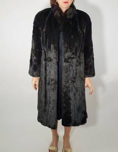 MAHOGANY MINK FUR COAT EU: XL ; US: 20: Title: MAHOGANY MINK FUR COAT EU: XL ; US: 20 Size/Dimensions: Approximate size- EU: XL; US: 20 : Important details: Length: 110cm/43.31in -Shoulders width:45cm/17.72in -Sleeve Length:58cm/22.83in -Bu