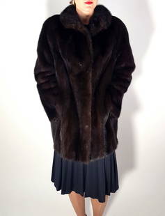 UNIQUE MINK FUR COAT EU: 3XL ; US: 26-28: Title: UNIQUE MINK FUR COAT EU: 3XL ; US: 26-28 Size/Dimensions: Unique fur garment with a silve fur with a green tint. Approximate size- EU: 3XL; US: 26-28 : Important details: Length: 120cm/47.24in