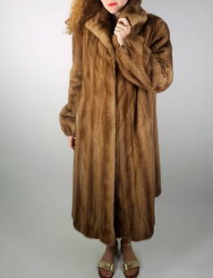 BEIGE MINK FUR BOLERO JACKET EU: XL ; US: 18: Title: BEIGE MINK FUR BOLERO JACKET EU: XL ; US: 18 Size/Dimensions: Approximate size- EU: XL; US: 18 : Important details: Length: 60cm/23.62in -Shoulders width:40cm/15.75in -Sleeve Length:60cm/23.62i