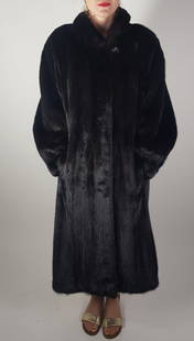 LONG MAHOGANY MINK FUR COAT EU: XL ; US: 24: Title: LONG MAHOGANY MINK FUR COAT EU: XL ; US: 24 Size/Dimensions: Approximate size- EU: XL; US: 24 : Important details: Length: 130cm/51.18in -Shoulders width:48cm/18.9in -Sleeve Length:64cm/25.2in