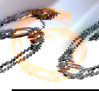 Figaro Link 14kt Gold Bracelet 8.25 inch 10mm 28 Gram Unisex: Classic Figaro Link Chain Bracelet Durable, Well Made 14kt. yellow gold 28.3 Grams. 10mm wide 8.25 inch long Pressure clasp. Reserve: $2,000.00 Shipping: Domestic: Free shippin