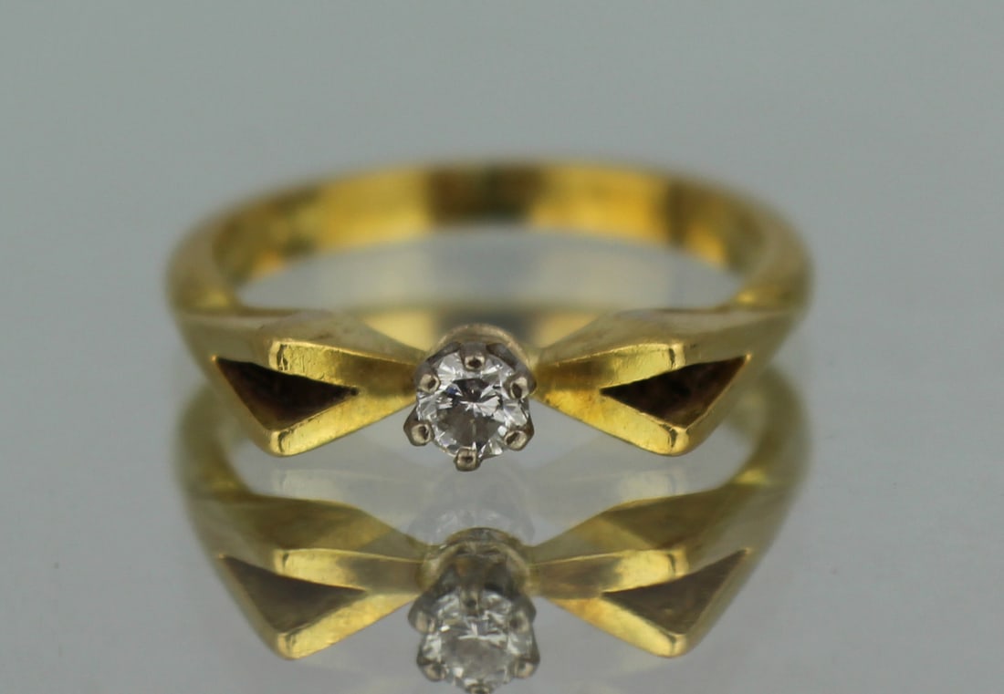 Diamond 18ct Yellow Gold Ring (1 of 4)
