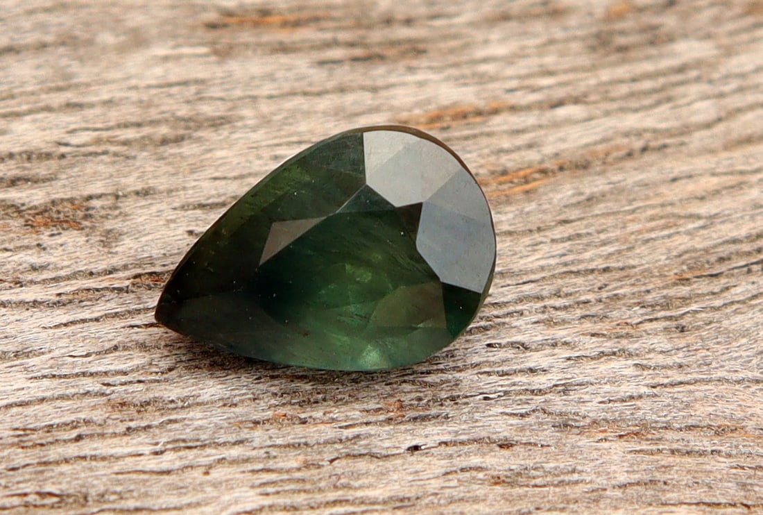 Natural blue Teal Sapphire 1.76 carat (1 of 6)