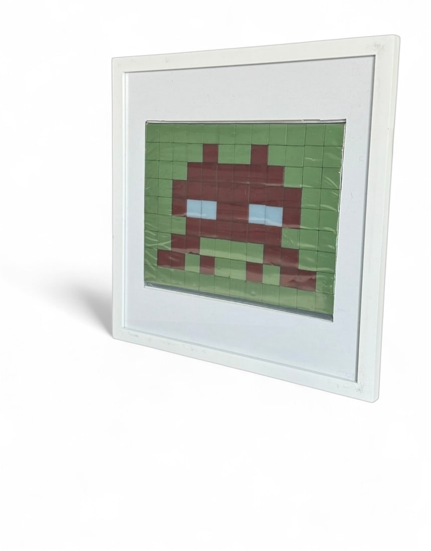 Space Invader kit 10 ''paris'' 2009 Sealed and framed 13xq13 (1 of 3)