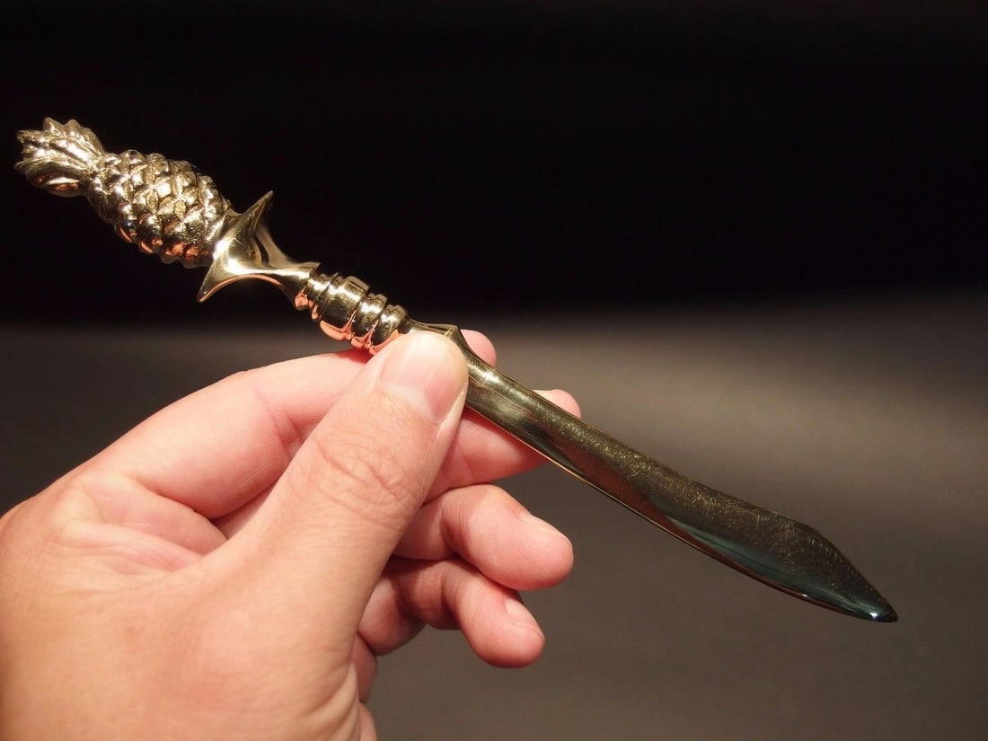 Brass Pineapple letter Opener Desk Collectible: Vintage Antique Style Brass Pineapple letter Opener Desk Collectible Description 8" long x 1" Wide Wonderful reproduction solid brass pineapple letter opener. Great for use or display in any early hom