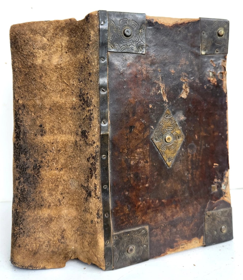 1741 BIBLE in ENGLISH antique ORIGINAL BINDING w/ BRASS CORNER PIECES (1 of 12)