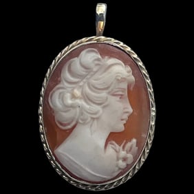 Vintage Gold Tone Shell Cameo Brooch/ Retractable Pendant