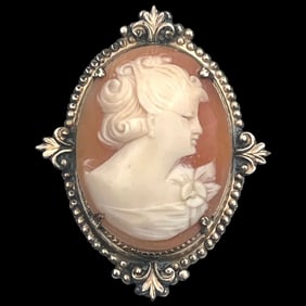 Vintage Ornate  Gold Fill Cameo Brooch/ Pendant